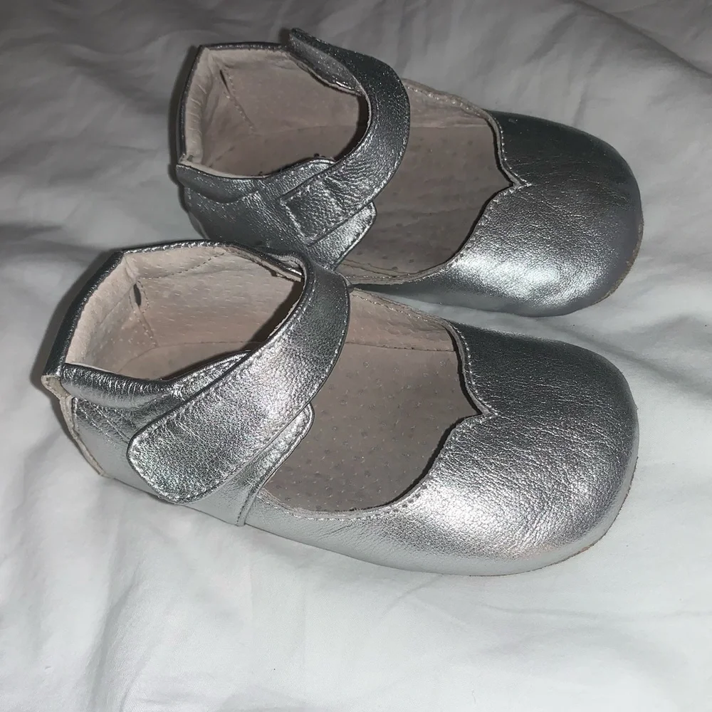 LIVIE & LUCA SILVER LEATHER  Mary Jane ballet shoes baby girl size 18-24 months